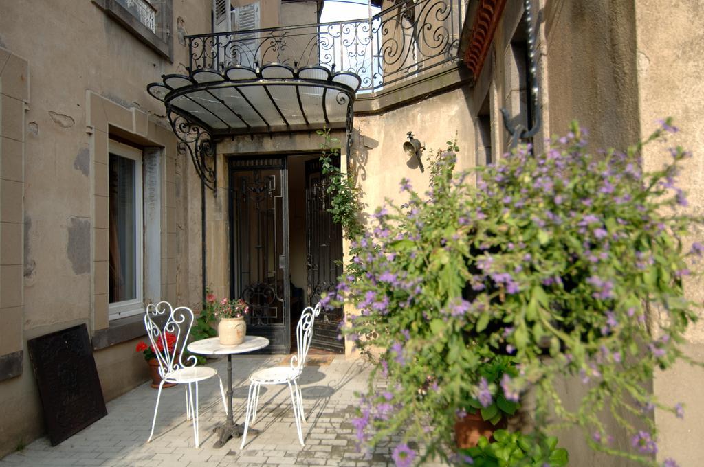 Hotel La Maison De Mariecamille Saint-Germain-Lembron Exterior foto